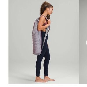 Lululemon Quilted Embrace Yoga Bag
Iridescent